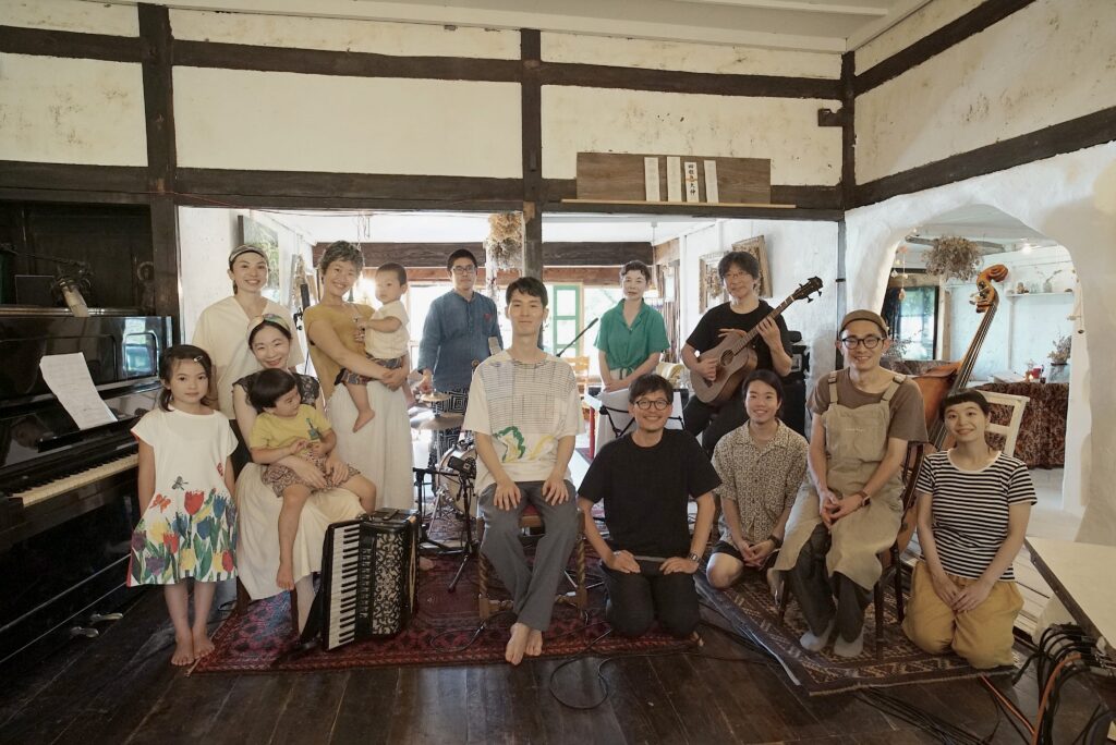 楽曲「星へ」「サラー、サラー、サラー」詳細&歌詞